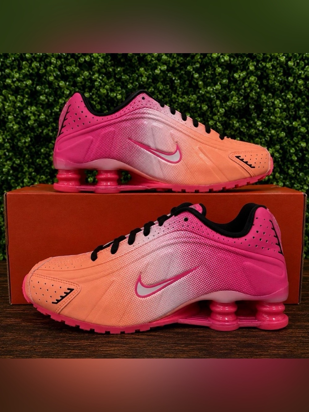 NEW IH2343-600 Nike Shox R4 Hyper Pink Atomic Pink Box Has No Lid - Picture 1 of 6